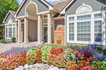 Leasing office & clubhouse